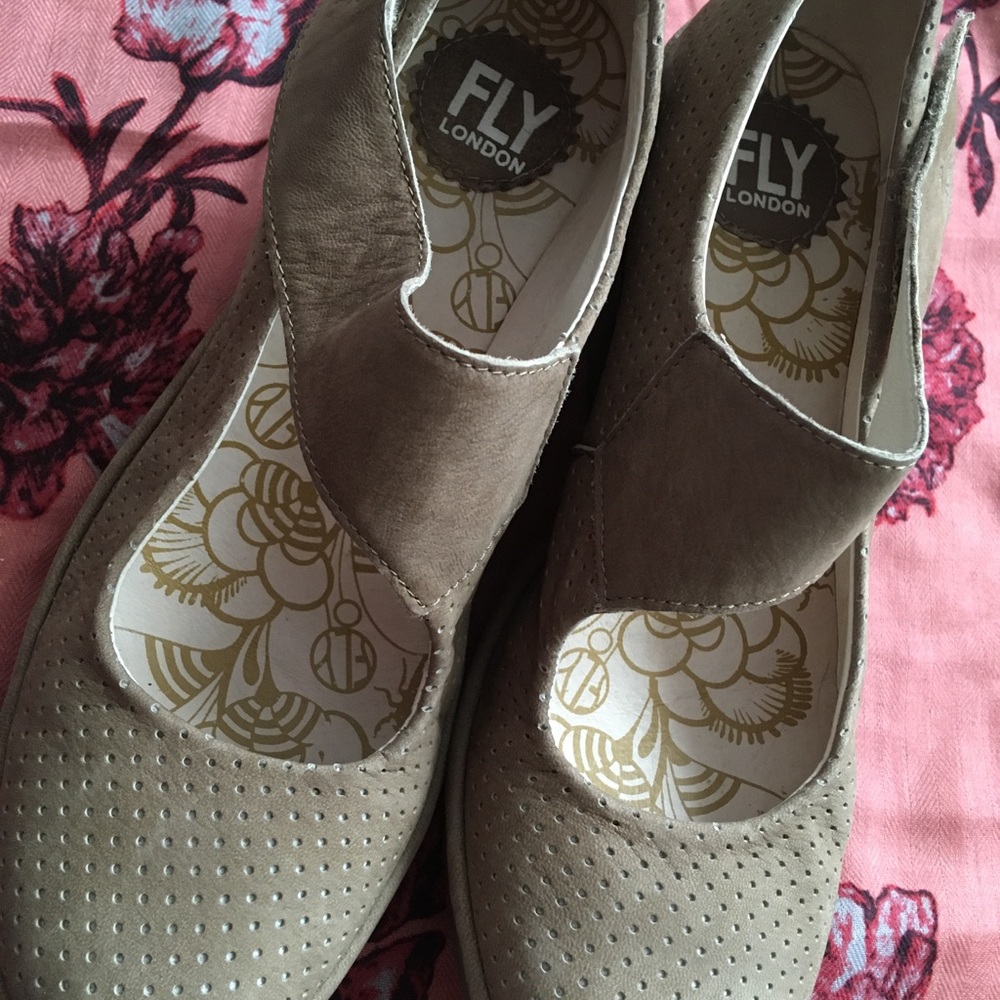 Fly London Yasi Wedge Size 40 Tan/ Beige